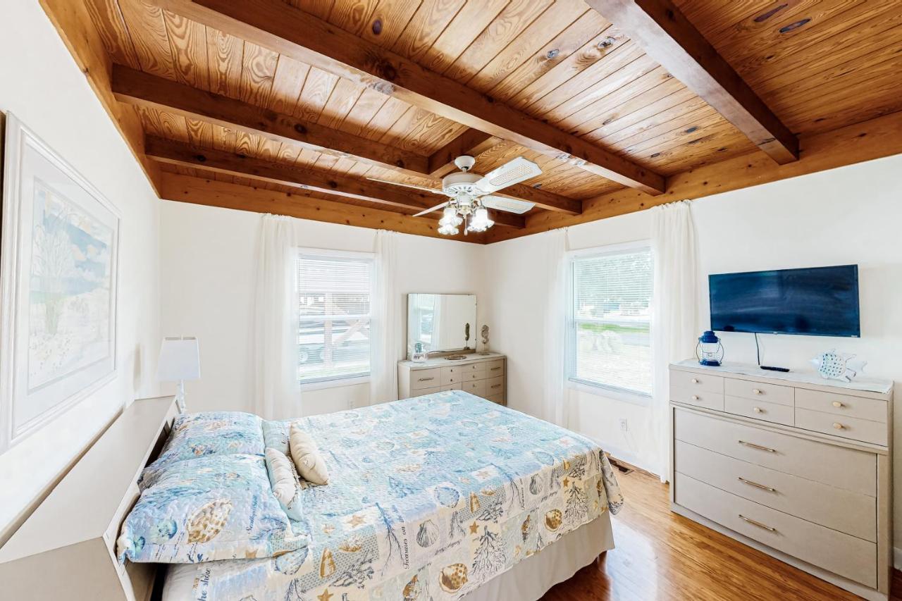 Ginny'S Coastal Cottage Oak Island Exterior photo