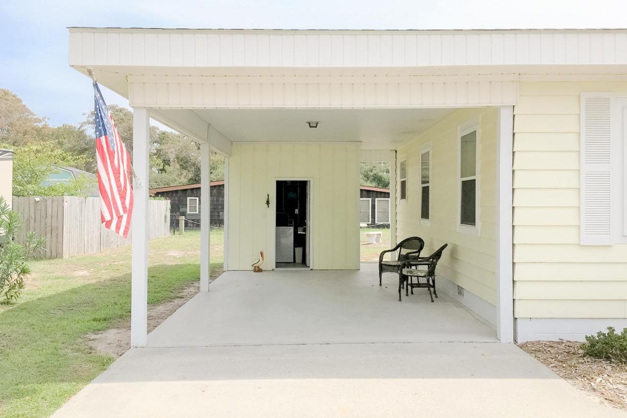 Ginny'S Coastal Cottage Oak Island Exterior photo