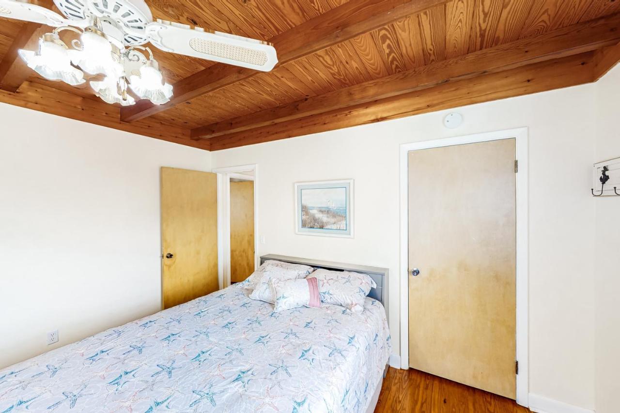 Ginny'S Coastal Cottage Oak Island Exterior photo