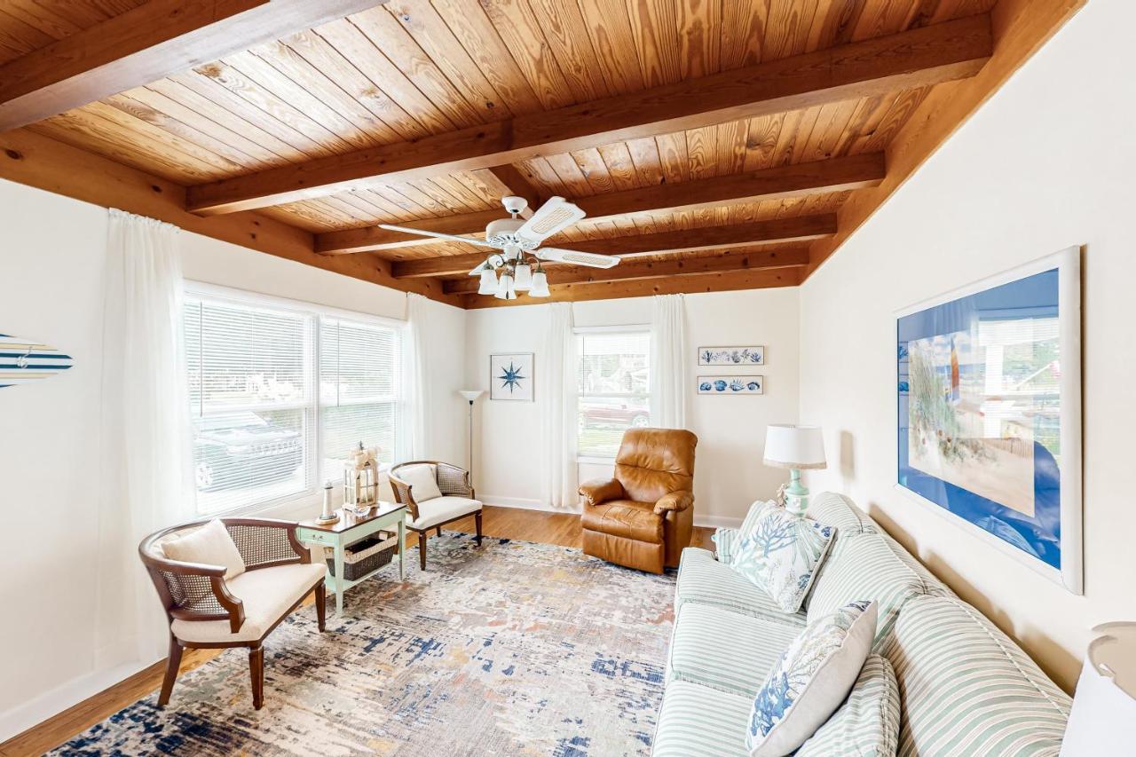 Ginny'S Coastal Cottage Oak Island Exterior photo