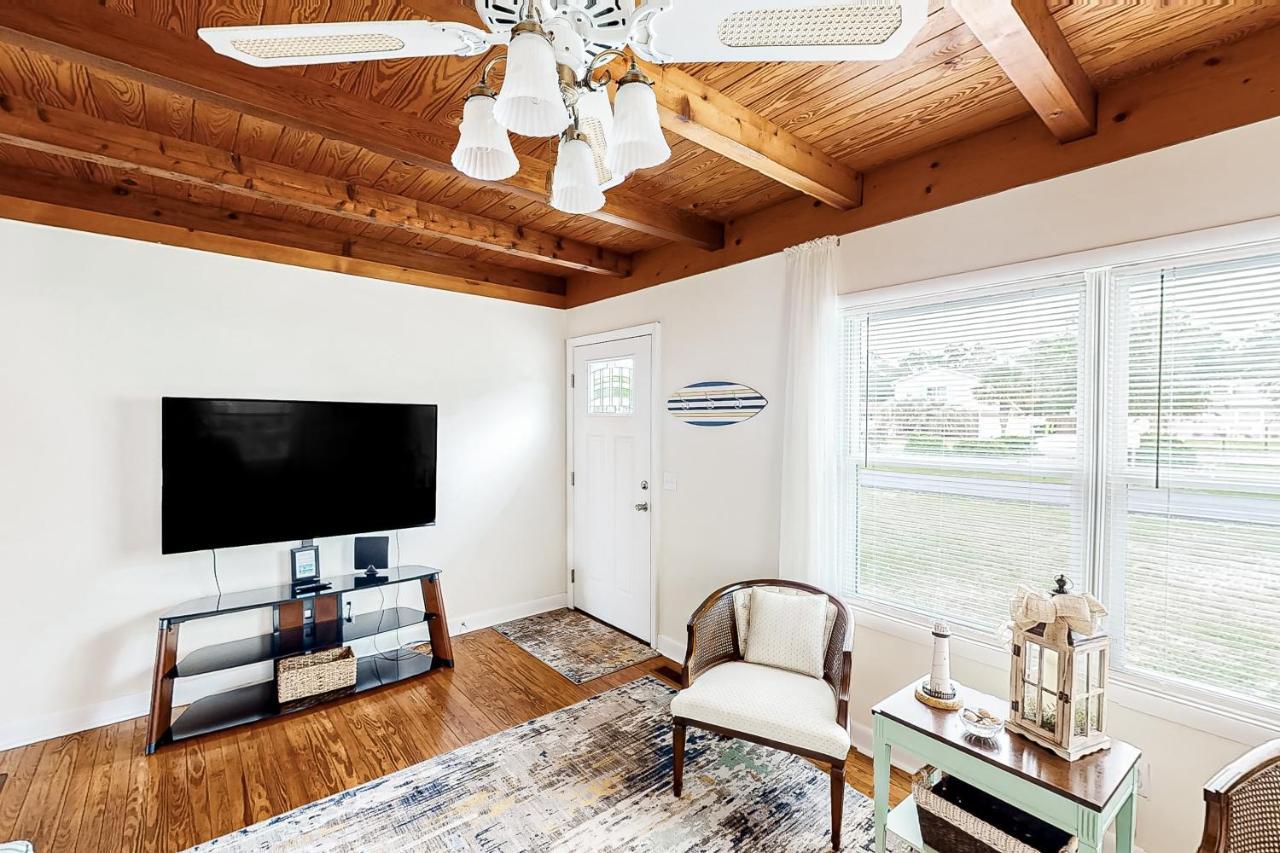 Ginny'S Coastal Cottage Oak Island Exterior photo